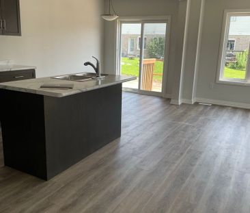 For Lease - 186 Bur Oak Drive, Thorold, Ontario - Photo 4