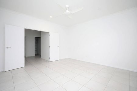 Spacious Designer Home - Media Room - Pool - Solar - Exotic Gardens - Photo 4