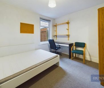 4 bedroom House To Let - Photo 2