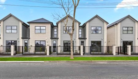 3 Bedroom 3 Bathroom in sought after Hamilton East - pets allowed. - Photo 4