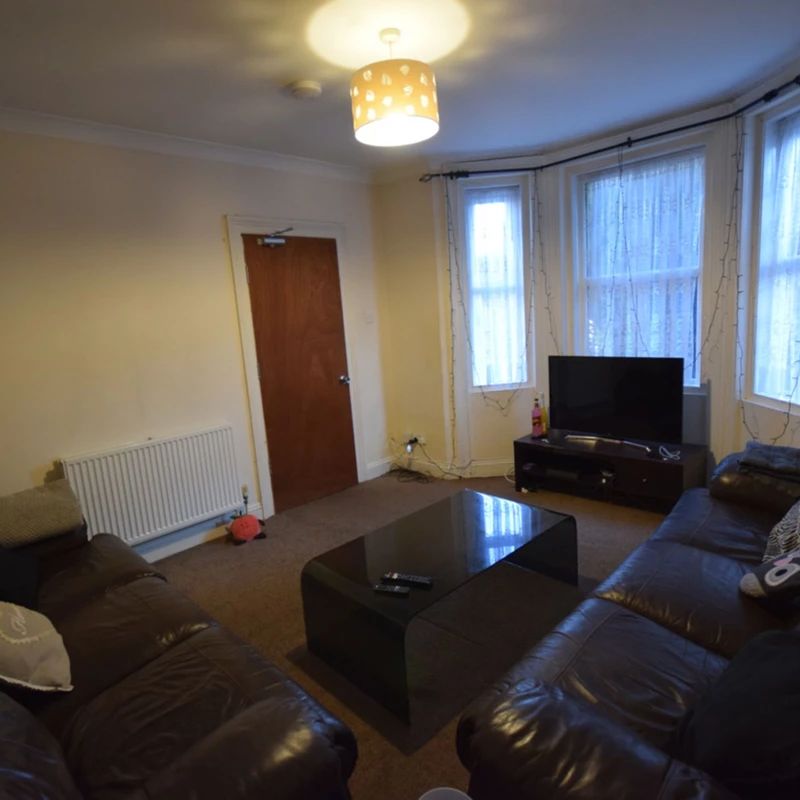 To Rent Maple Road, Winton, Bournemouth, BH9 £3,000 pcm Tenancy Info - Photo 1