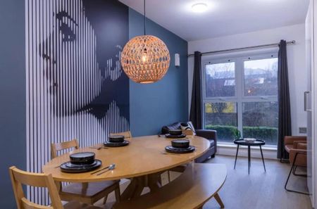 1 bedroom in a flat share to rent - Photo 2