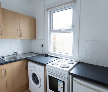 1 bed Studio - To Let - Photo 4