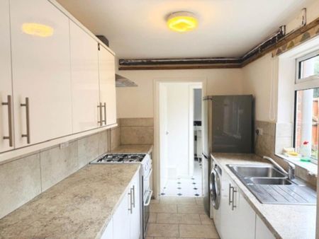 3 bedroom terraced house to rent - Photo 3