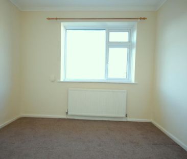 2 bedroom end of terrace house to rent - Photo 5