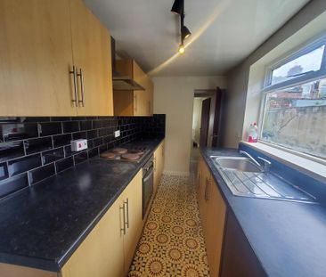 2 bedroom terraced house to rent - Photo 4