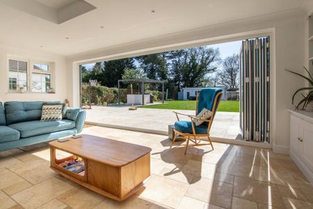 5 bedroom detached house to rent - Photo 4