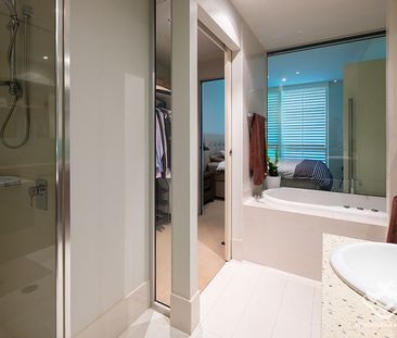 Sensational two-bedroom apartment, close to everything - Photo 5