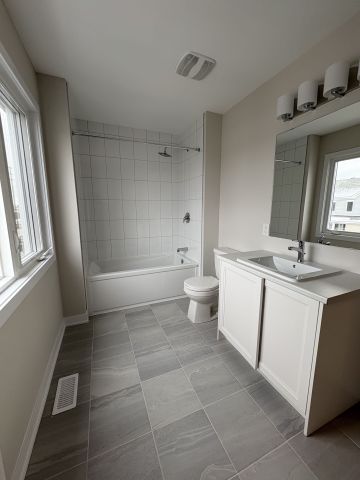 For Lease - 215 Ryan Reynolds Way, Orleans - Convent Glen and Area, Ontario - Photo 2