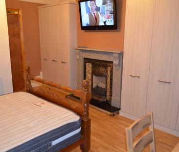3 bedroom flat to rent - Photo 3
