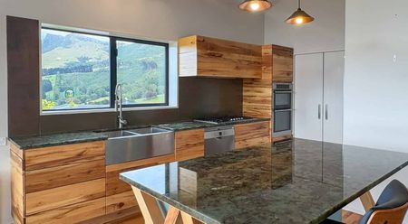 Four Bedroom Home With Breathtaking Scenery! - Photo 4