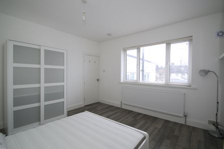 2 Bed Maisonette, Village Way East, HA2 - Photo 5