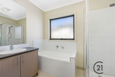 Modern Townhouse - Photo 3