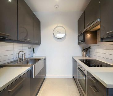 3 bedroom flat to rent - Photo 6