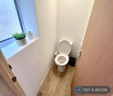 1 bedroom in a house share to rent - Photo 6