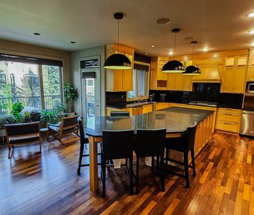 Executive Furnished 5 Bedroom Home With Walkout Basement In Aspen W... - Photo 2