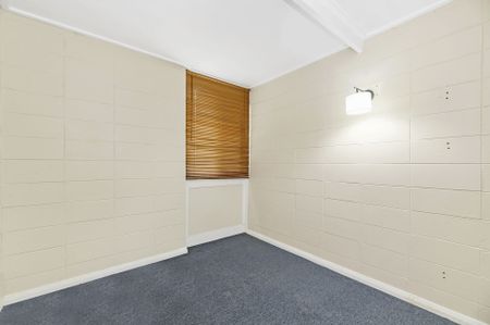 1/126 Henderson Road, Queanbeyan - Photo 2