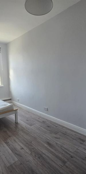 Studio Flat, Maple Road, SE20 - Photo 1