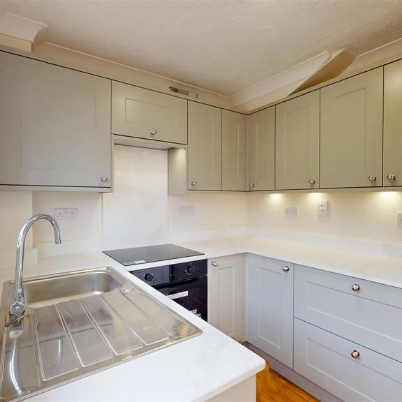 3 bedroom semi-detached house to rent - Photo 1