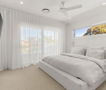 Modern Family Living with Entertaining Appeal and pool - Photo 4