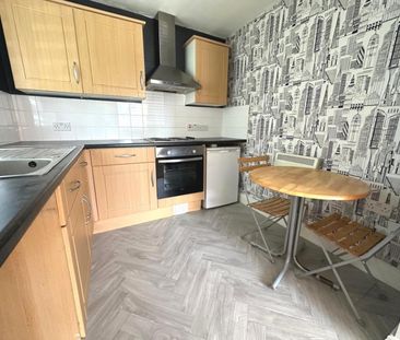 2 bedroom Flat To Let - Photo 6