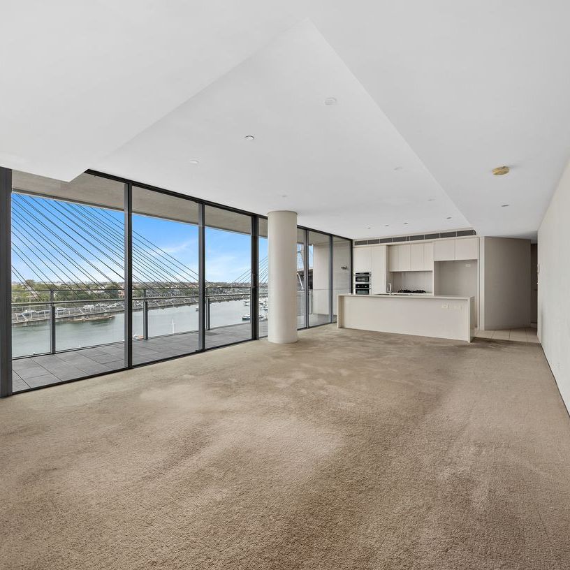 Immaculate Harbourside Living - Photo 1