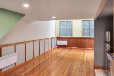 Vibrant 3-Bedroom Apartment in the Heart of Te Aro - Photo 2