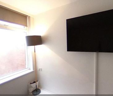 4 bedroom house of multiple occupation to rent - Photo 2