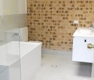 Neat 2 Bedroom Townhouse - Photo 5