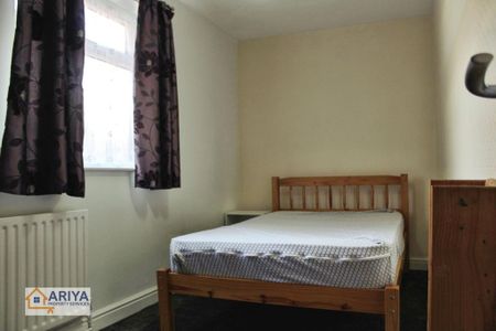 4 bedroom terraced house to rent - Photo 3