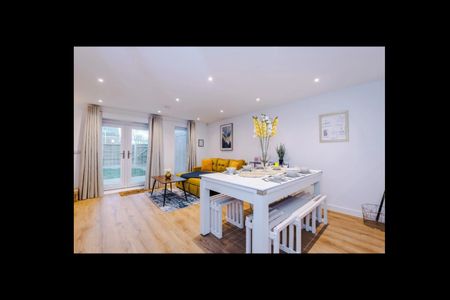 3 Bed Flat, Castle Irwell, M6 - Photo 4