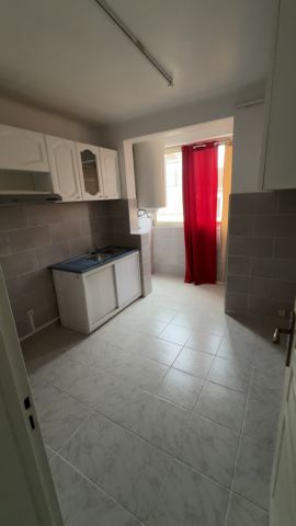 Location Appartement 4 pièces 65m² MARSEILLE 15ème - Photo 2