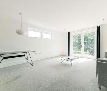 Woodcote Road, Wallington, SM6 - Photo 1