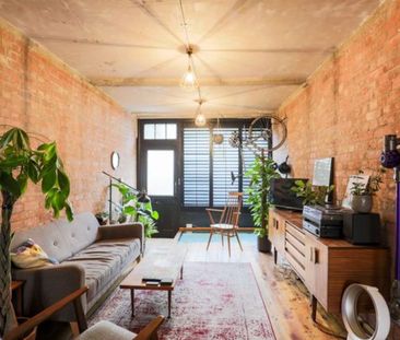 2 Bed Maisonette, Temple Street, E2 - Photo 2