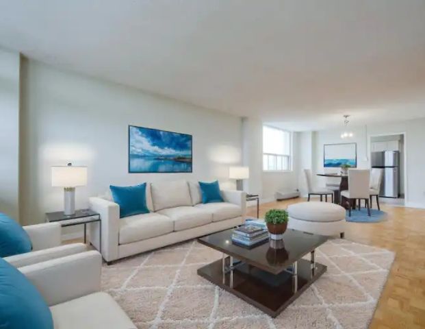 Queen Margaret I | 11 Margaret Avenue, Kitchener - Photo 1