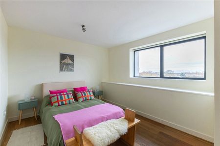 Bazalgette Court, Great West Road, London, W6 flat - penthouse to rent - Photo 4