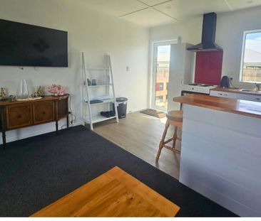 Sunny 1 Bedroom Standalone Home in Lansdowne - Photo 6