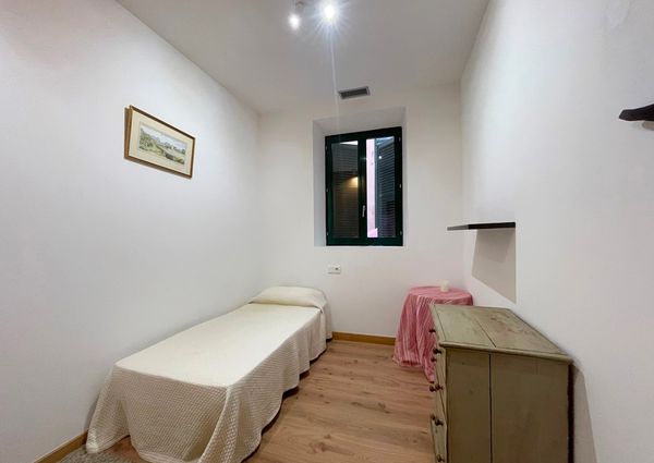 Apartamento amueblado de 3 dormitorios y 2 baños con patio en la Plaza de Cort, Palma.