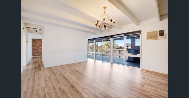 Large Family Home - Photo 1