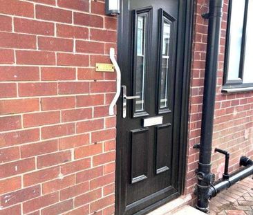 Surrey Avenue, Oldham, OL2 - Photo 3