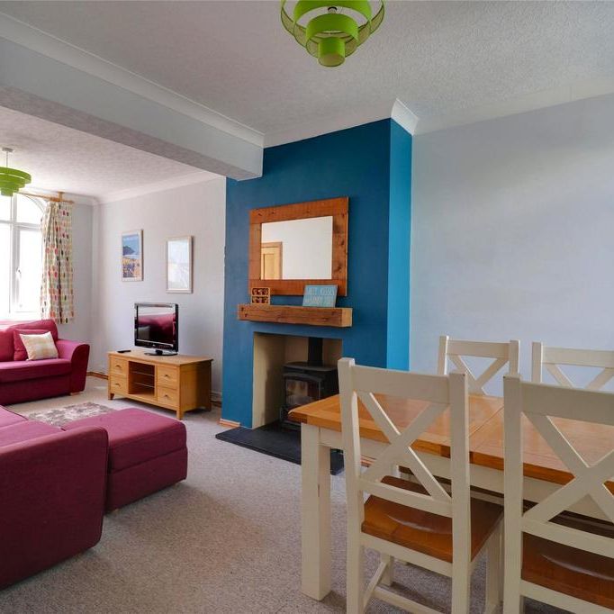 4 bedroom end of terrace house to rent - Photo 1