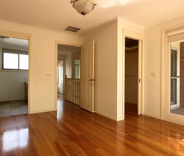 1 Park View Dr, Carnegie VIC 3163 - House For Rent | Domain - Photo 1