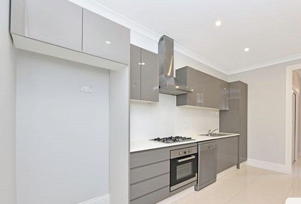 Stunning Updated Split-Level Terrace in Premier Inner-City Location - Photo 1