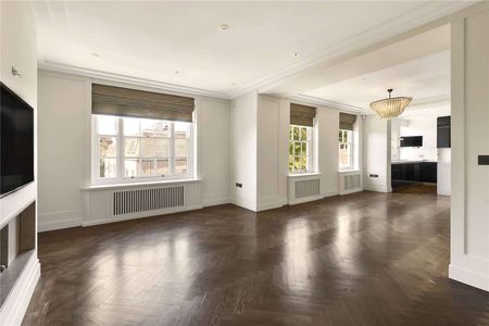 Lateral five bedroom apartment set within a prestigious block in St Johns Wood with porter and parking - Photo 3