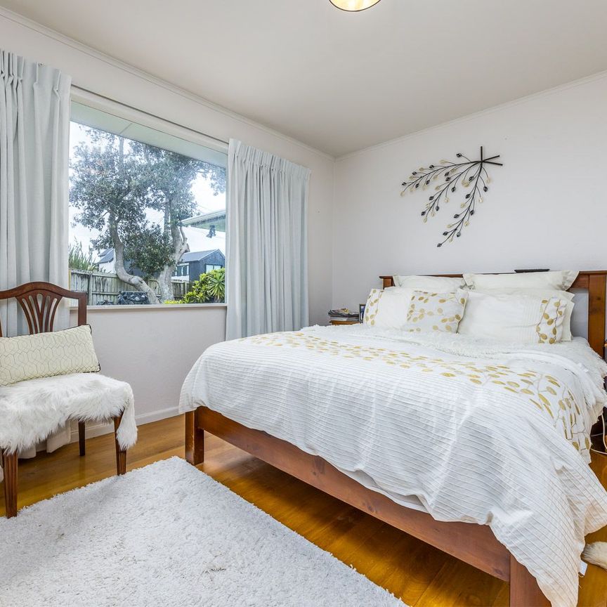 Comfortable Family Living in Sunnynook - Photo 1