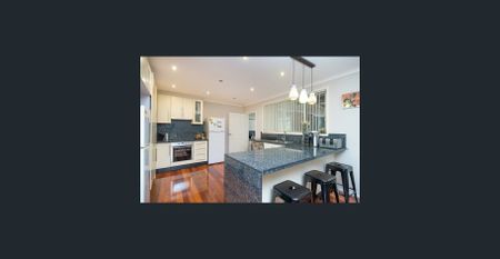 5 Bed Room House in Prime Location - Photo 4