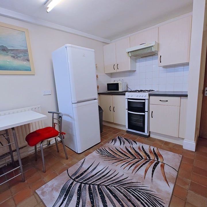 1 Bed Semi-Detached House, Florida Road, CR7 - Photo 1