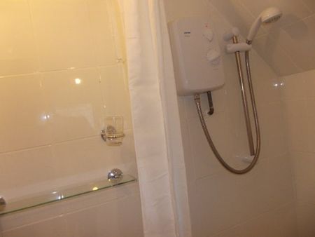 High Street, Biggleswade - Photo 3