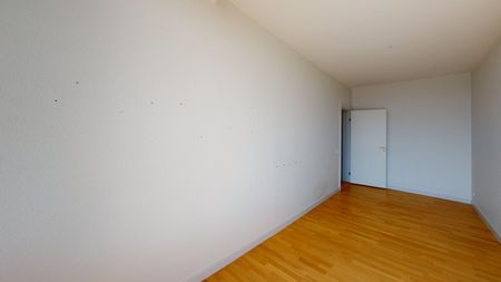 <b>Moderniseret 3-værelses lejlighed med altan</b><br> - Foto 3