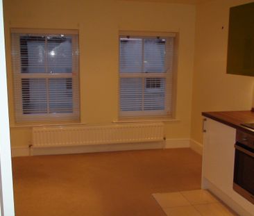 High Street - Photo 2